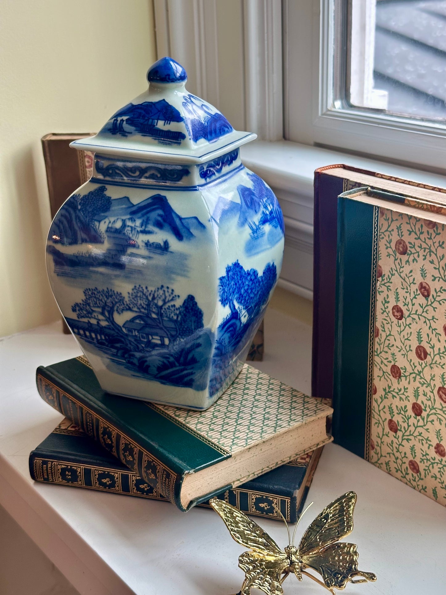 Vintage asian Jar