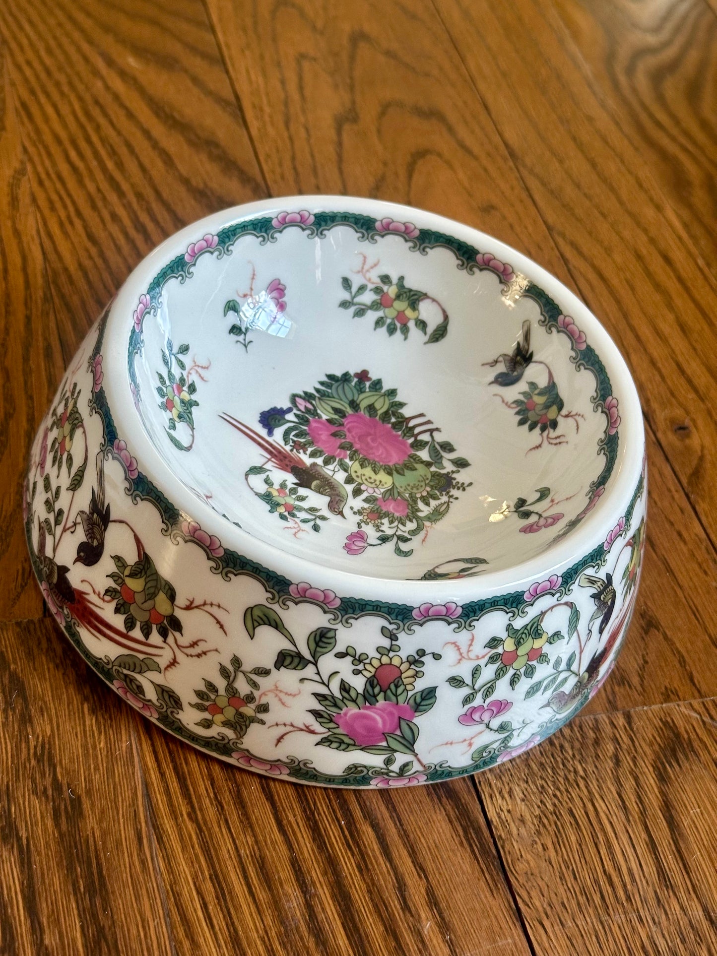 Dog Bowl, Famille Canton