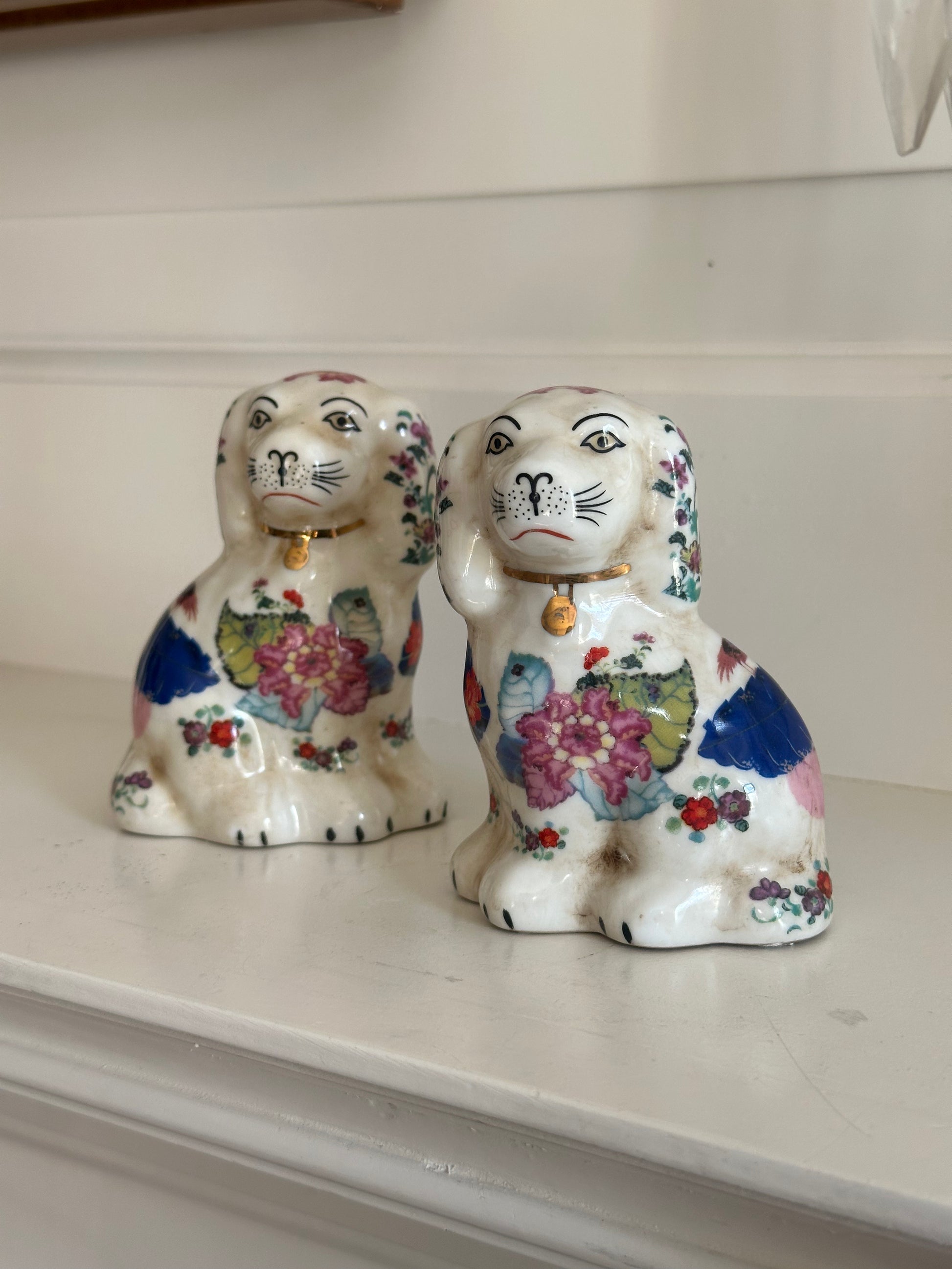 Staffordshire Style Dogs, Tabacco Leaf 